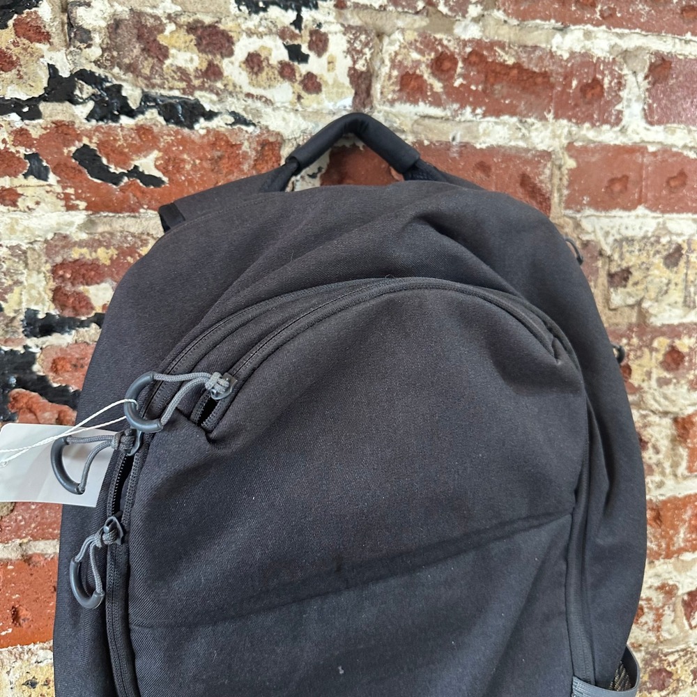 Merrell Black Hiking Backpack Laptop Travel Bag Sternum Strap Multi Pocket - Picture 3 of 8